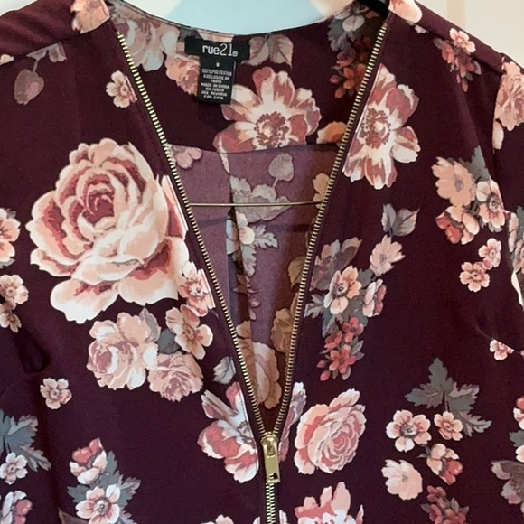 Rue21 blouse with gold zipper and flowers small - Picture 3 of 8